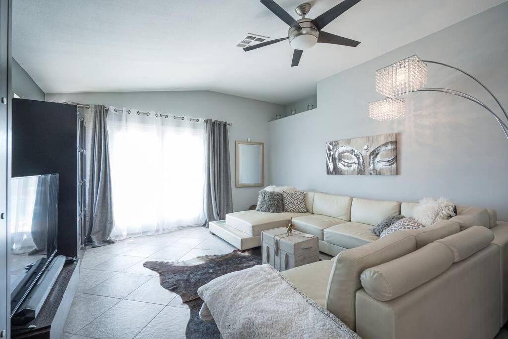 Modern Home! Pool & Jacuzzi Las Vegas