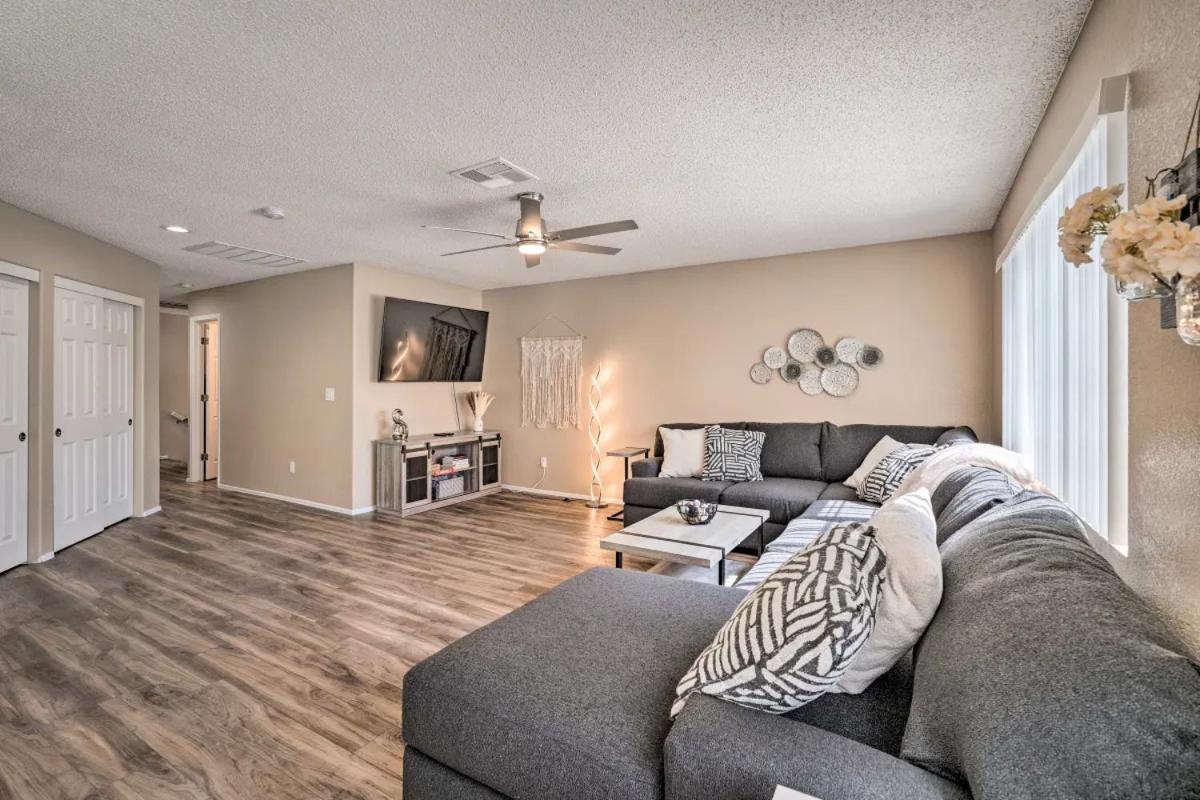 Сasa de vacaciones A Beautiful House With Hot Tub, Grill & Games! *