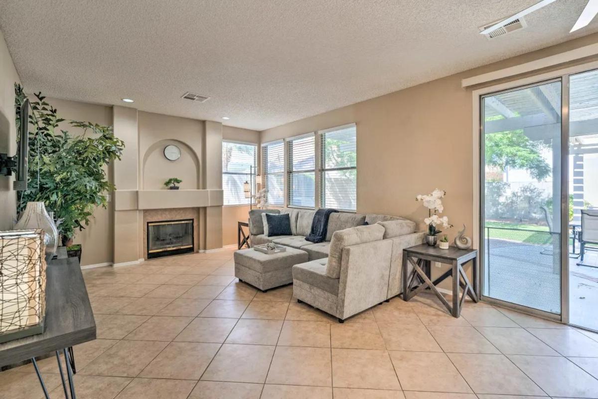 Сasa de vacaciones A Beautiful House With Hot Tub, Grill & Games! Las Vegas
