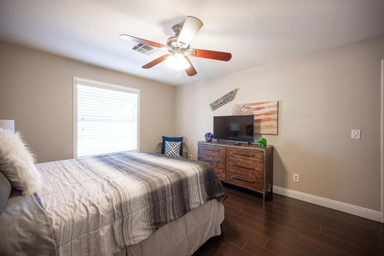 Luxury Near Strip And Airport. Сasa de vacaciones