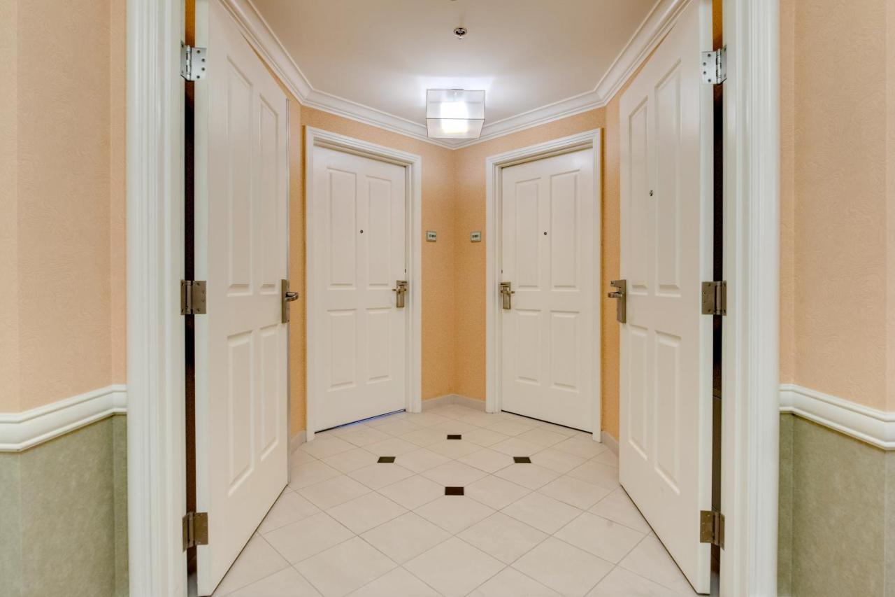 Two-bedroom Conjoined Studio W/balcony & Strip View At Signature *