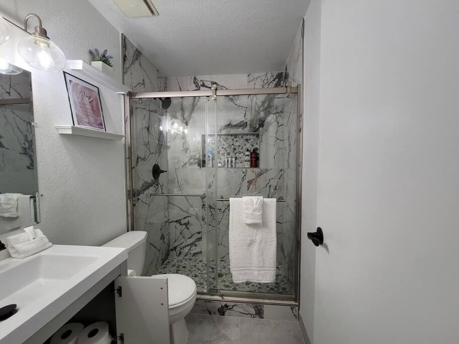 Сasa de vacaciones Cheerful, Fresh And Spacious 3 Bedroom Townhome, Las Vegas