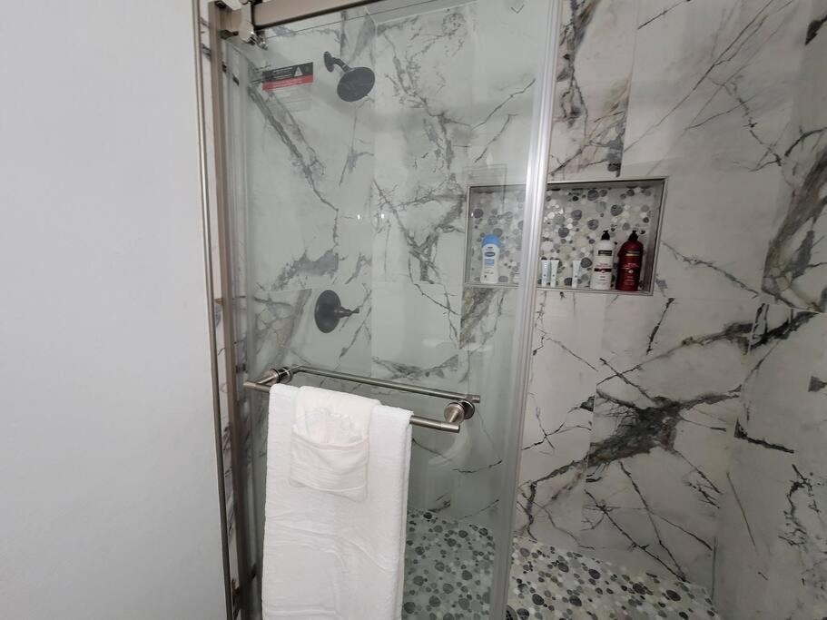 Cheerful, Fresh And Spacious 3 Bedroom Townhome, Сasa de vacaciones *