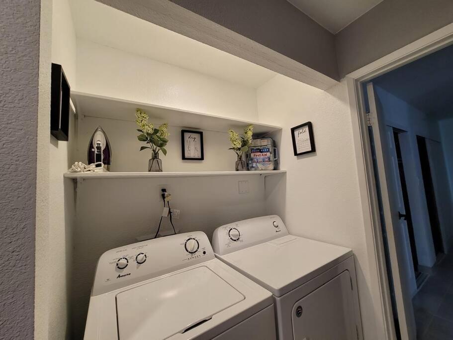 Cheerful, Fresh And Spacious 3 Bedroom Townhome, Сasa de vacaciones *