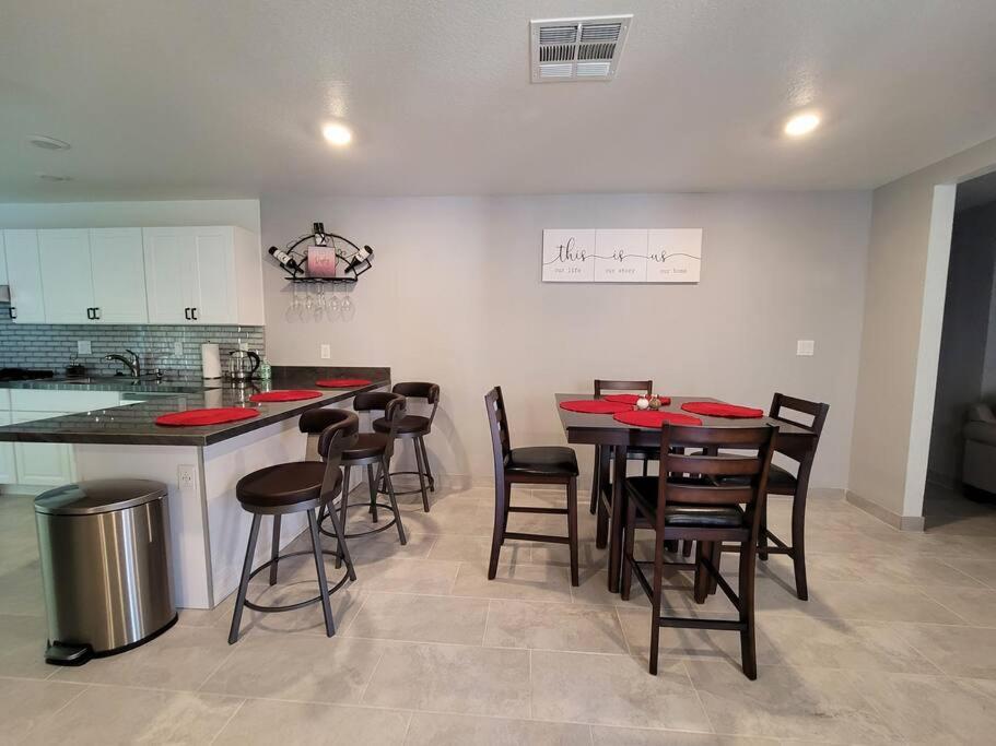 Cheerful, Fresh And Spacious 3 Bedroom Townhome, Сasa de vacaciones *