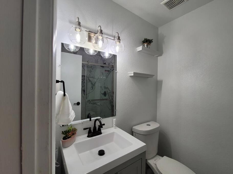 Сasa de vacaciones Cheerful, Fresh And Spacious 3 Bedroom Townhome, Las Vegas
