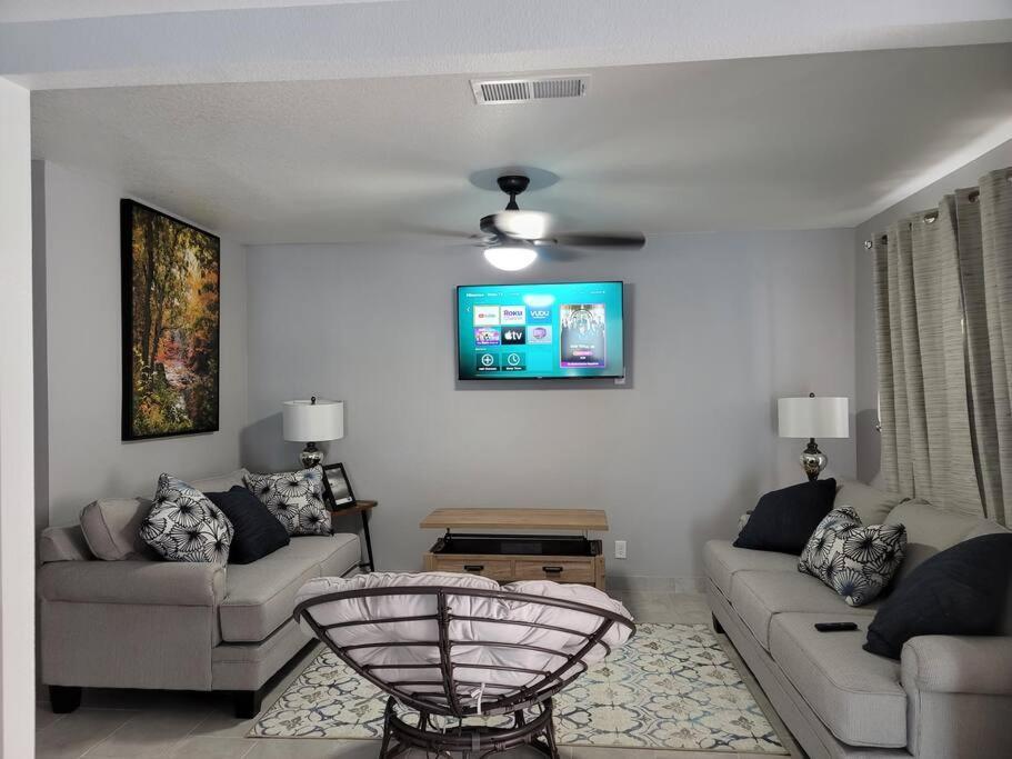 Cheerful, Fresh And Spacious 3 Bedroom Townhome, Сasa de vacaciones *