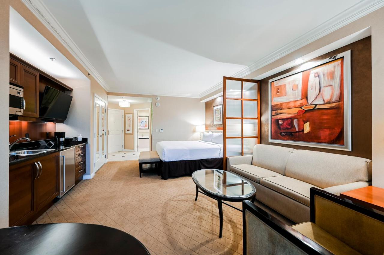 Stripviewsuites Penthouse Two-bedroom Conjoined Apartahotel