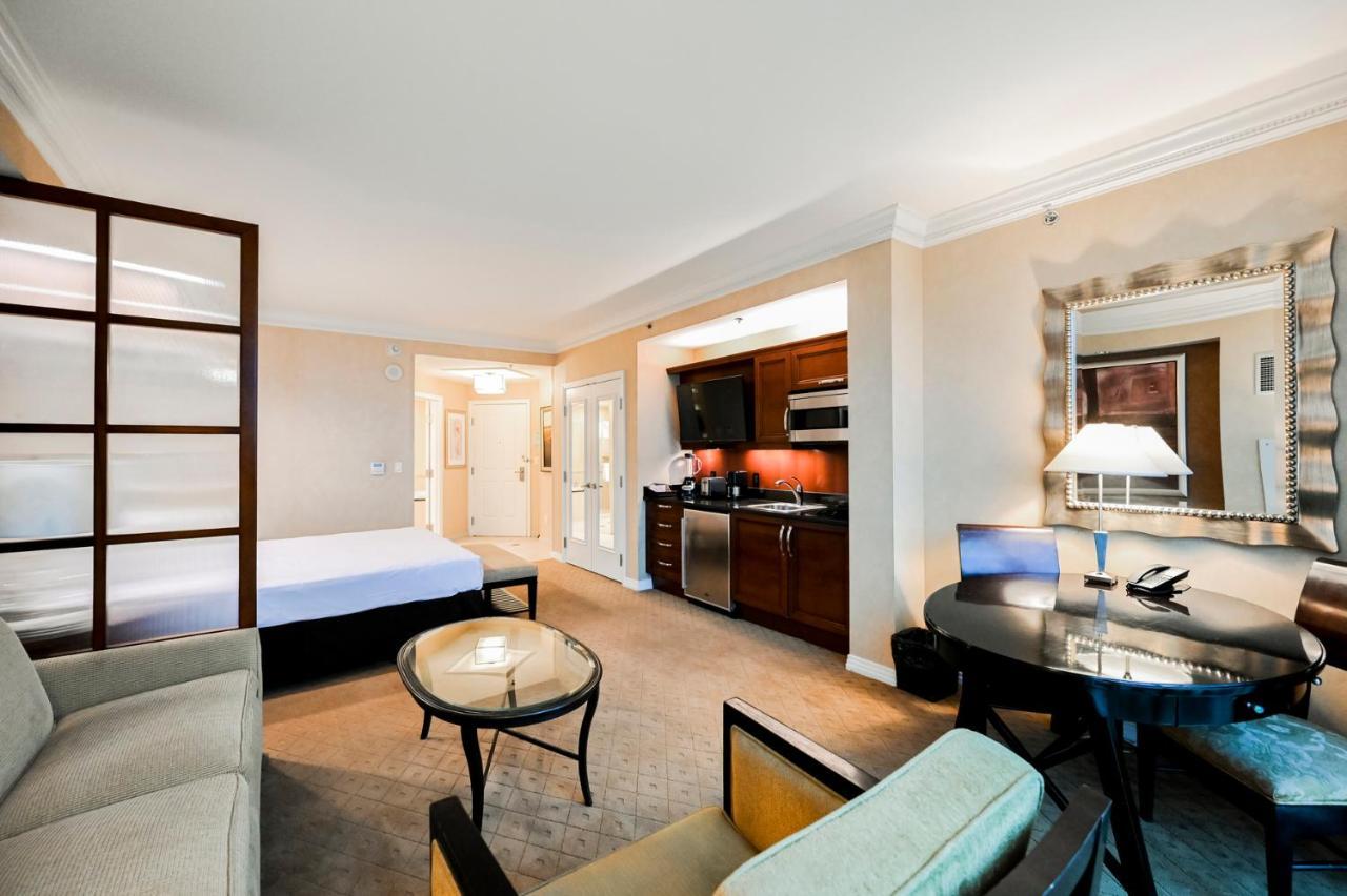 Stripviewsuites Penthouse Two-bedroom Conjoined Apartahotel