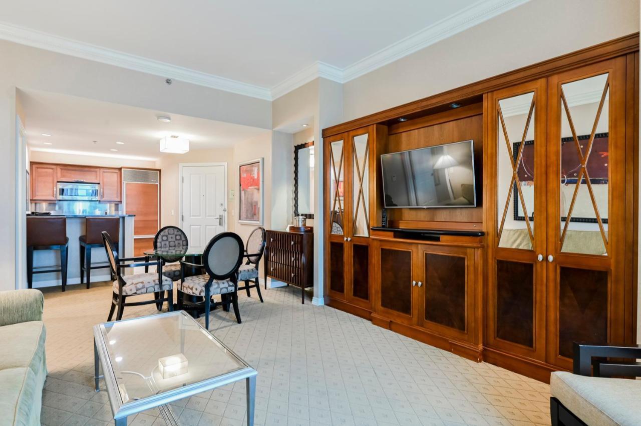 Stripviewsuites Penthouse Two-bedroom Conjoined *