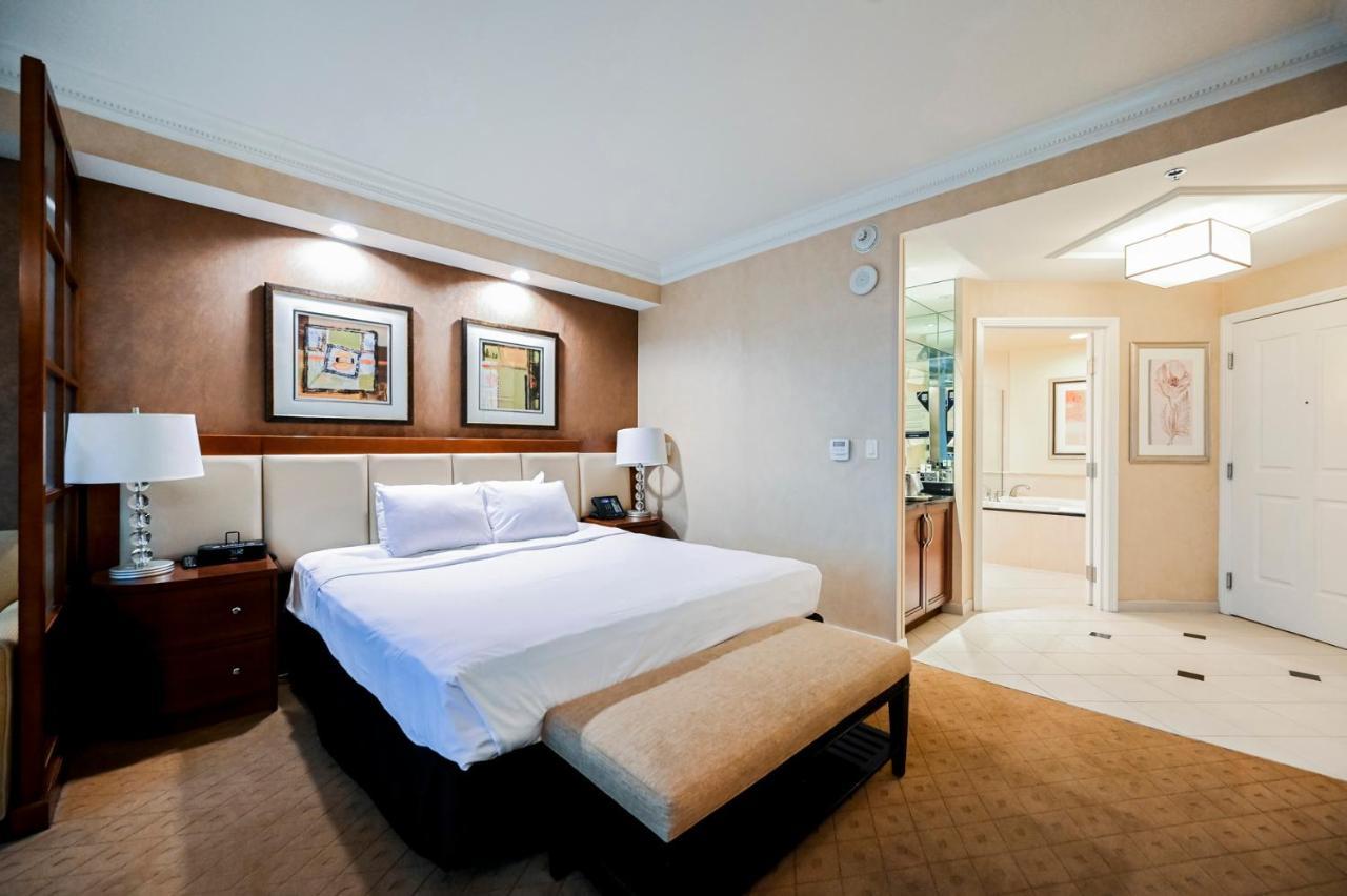 Stripviewsuites Penthouse Two-bedroom Conjoined