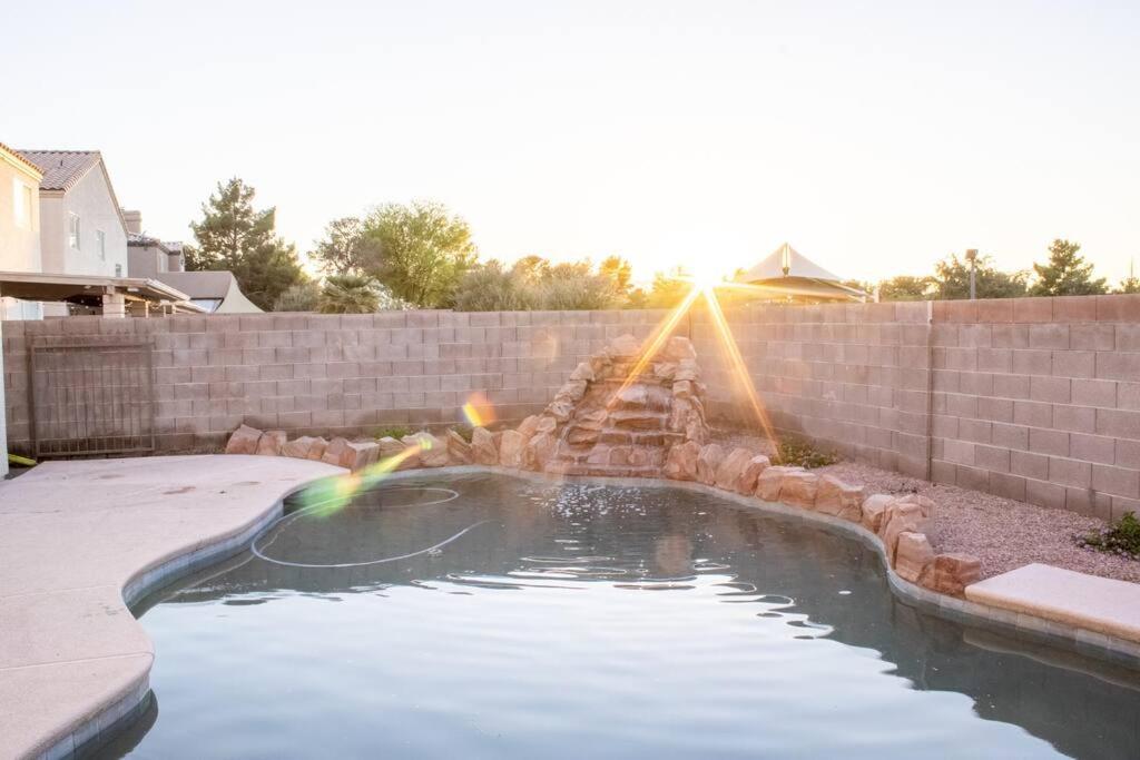 The Viva Vibe Vegas - Solar Heated Pool! Сasa de vacaciones
