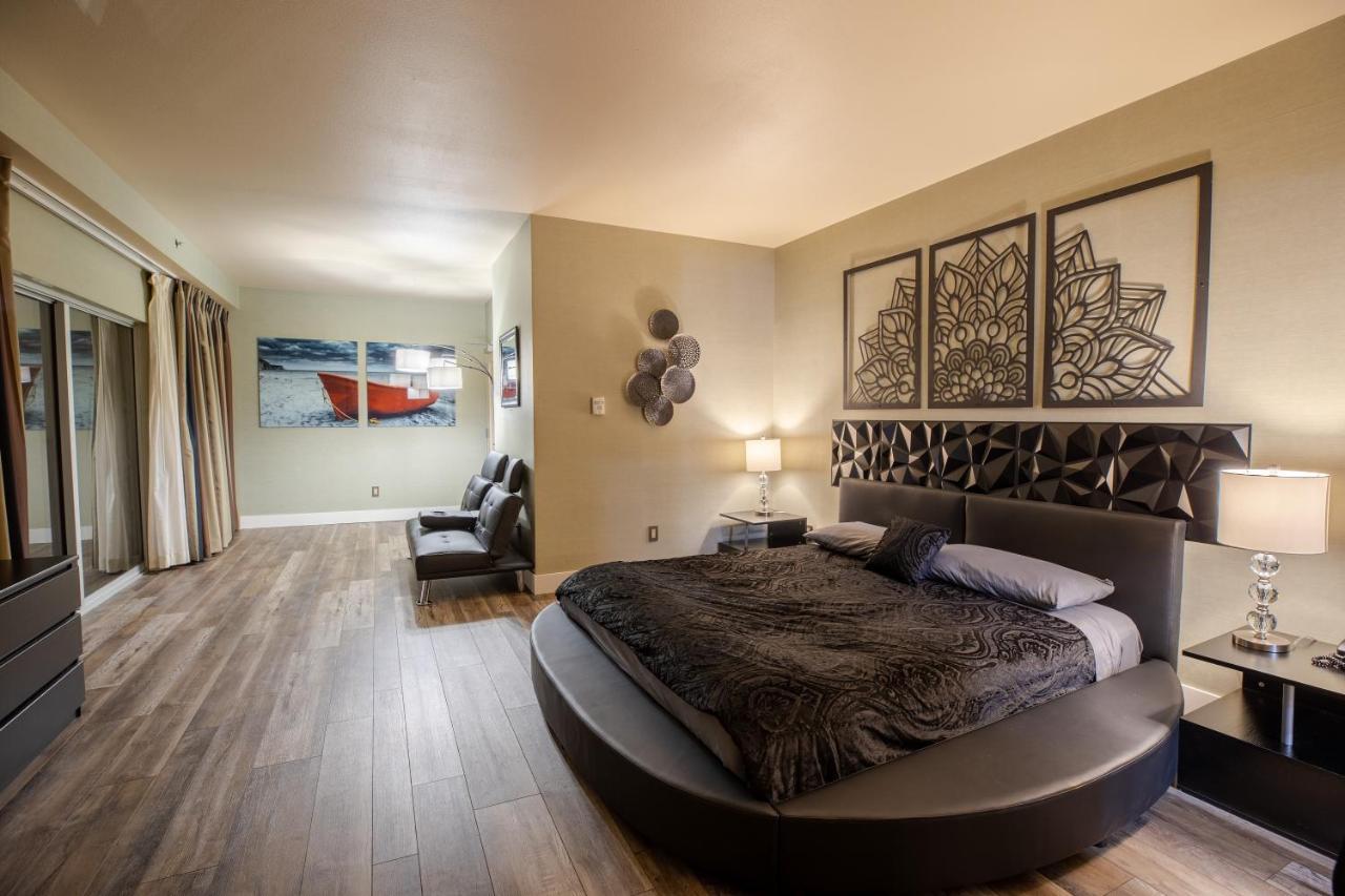 2100 Sqft Penthouse W/ Strip Views! Pool Gym Apartahotel *