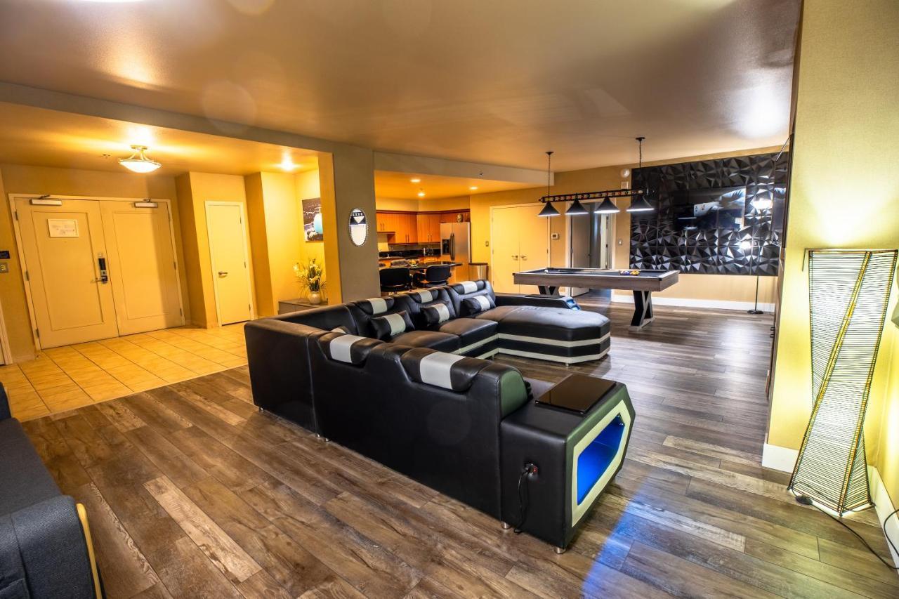 2100 Sqft Penthouse W/ Strip Views! Pool Gym Apartahotel *