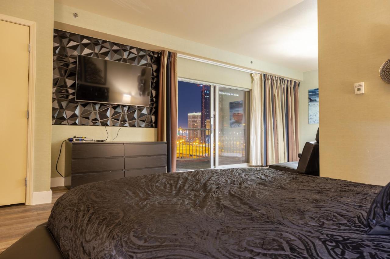 Apartahotel 2100 Sqft Penthouse W/ Strip Views! Pool Gym *