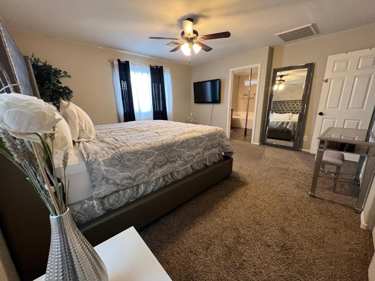Spacious, Chic 3bd, Sleeps 8 Convenient To Everything * Las Vegas