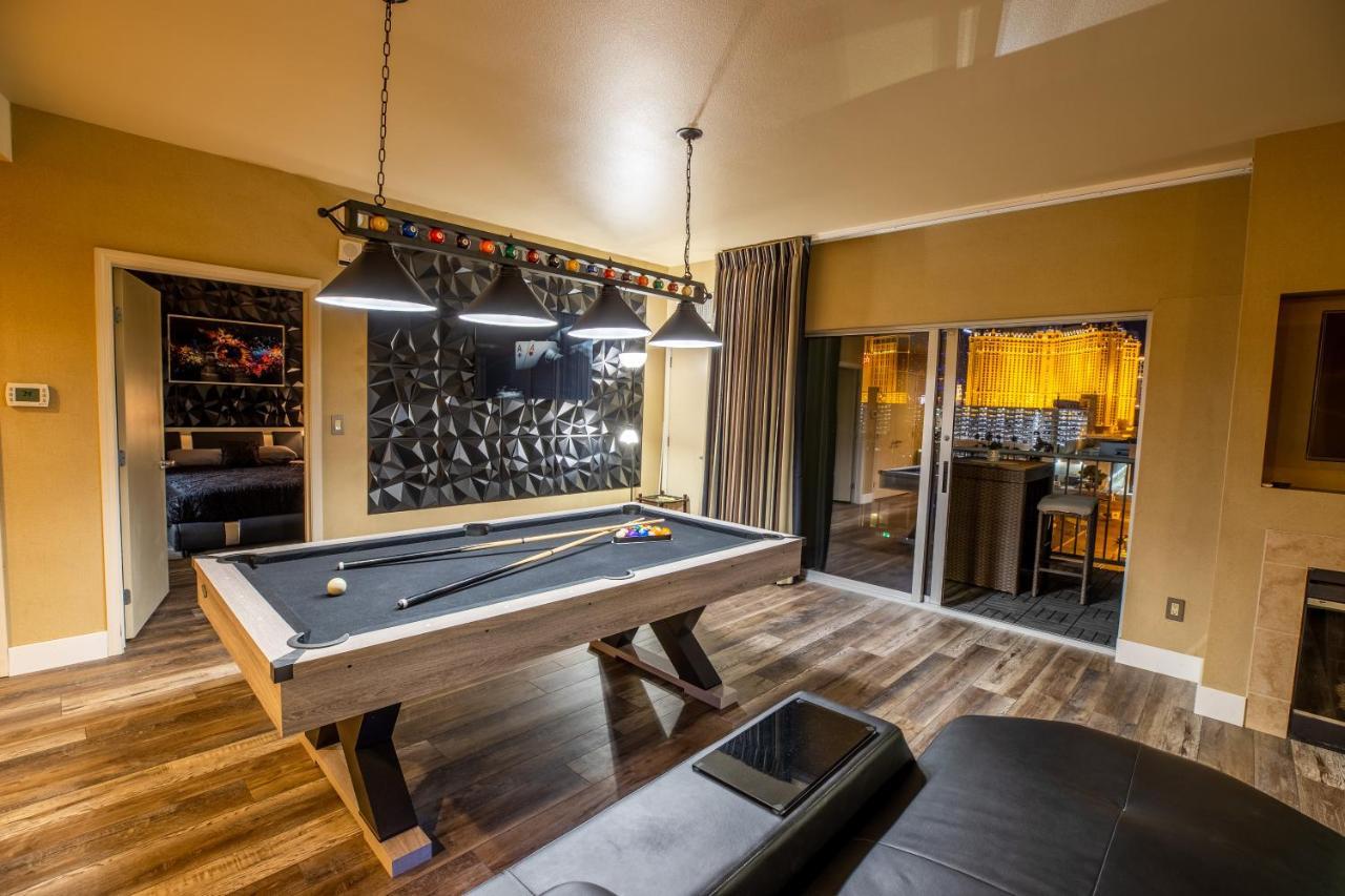2100 Sqft Penthouse W/ Strip Views! Pool Gym