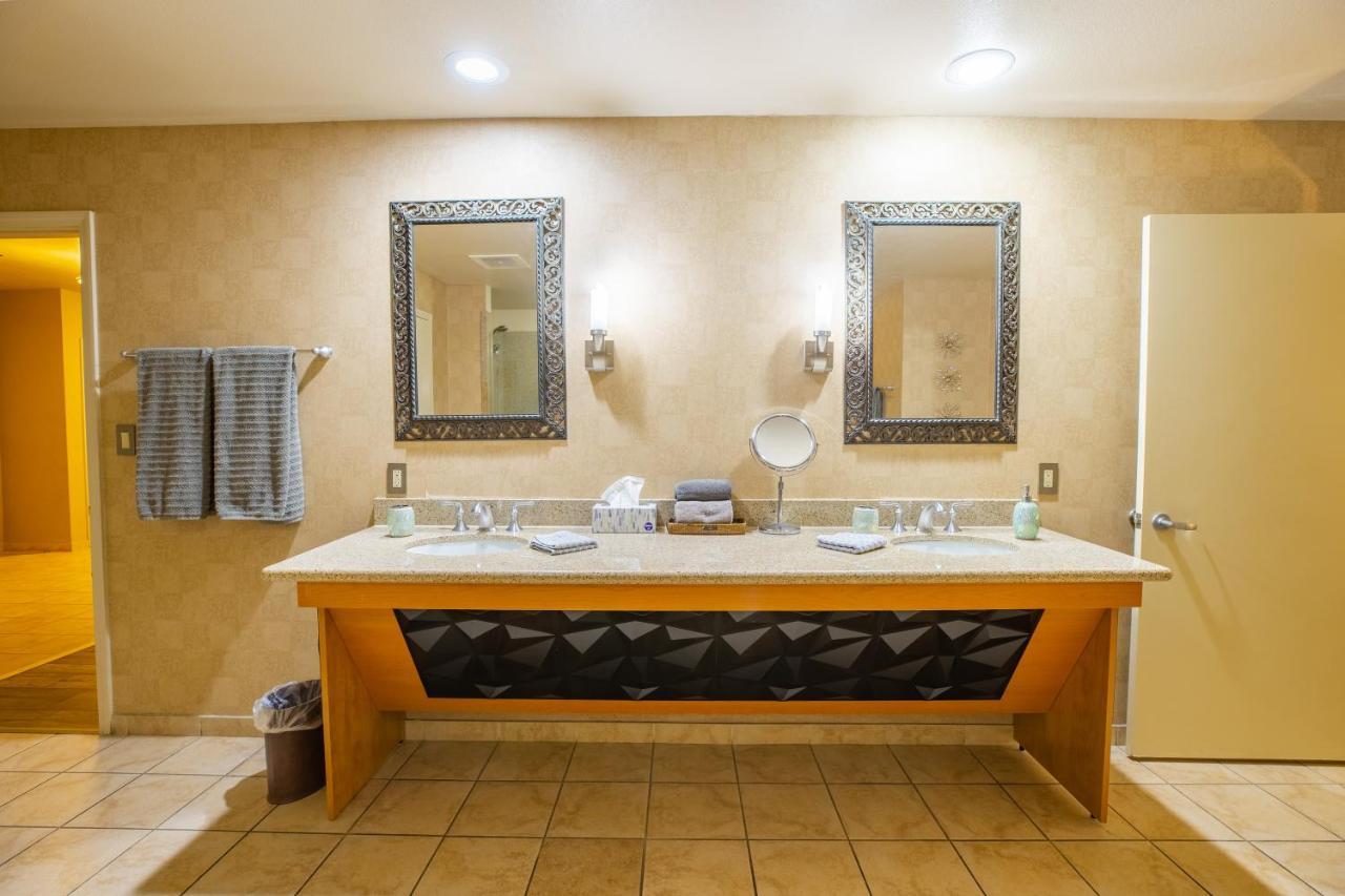 2100 Sqft Penthouse W/ Strip Views! Pool Gym * Las Vegas