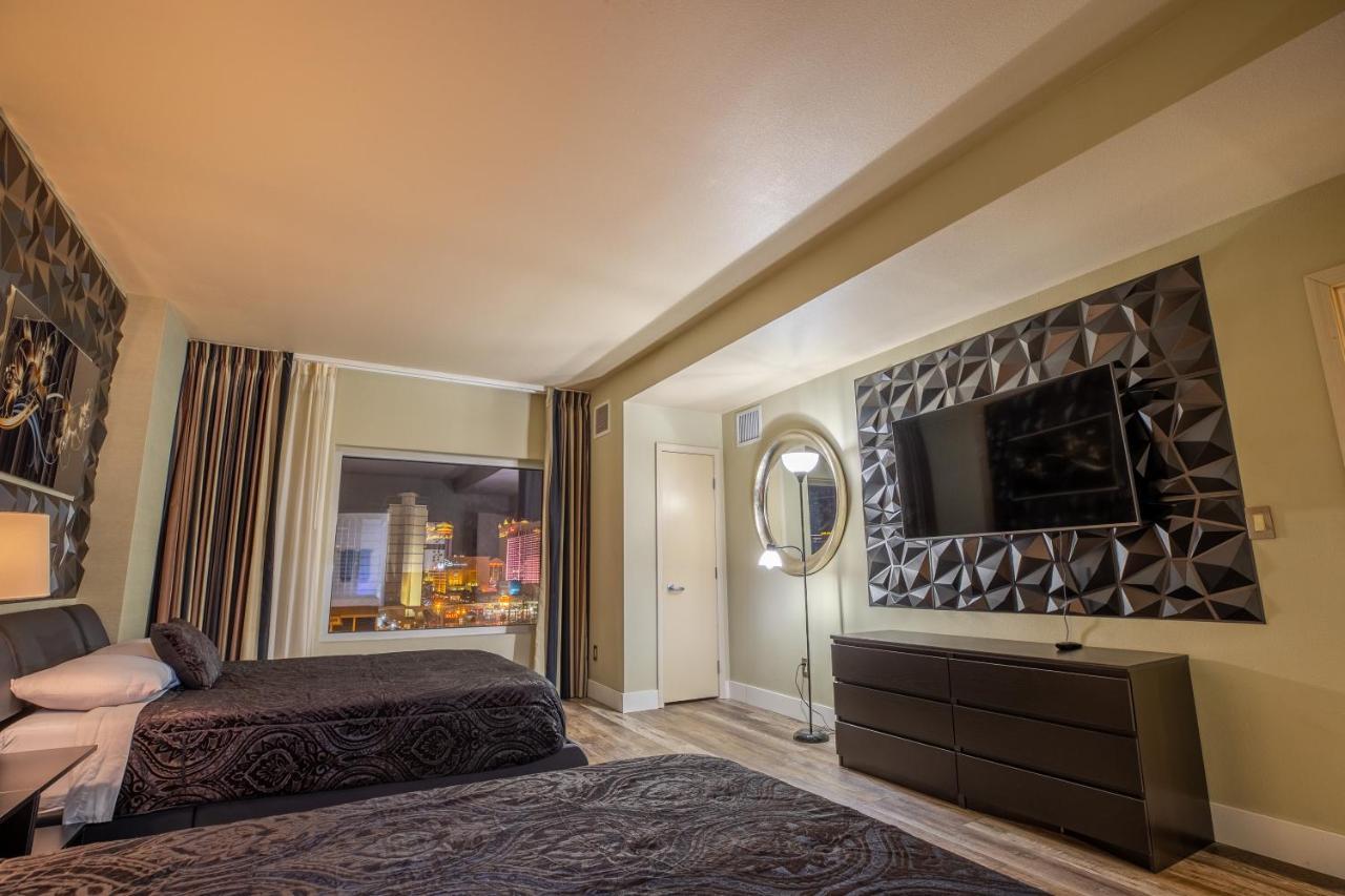2100 Sqft Penthouse W/ Strip Views! Pool Gym * Las Vegas