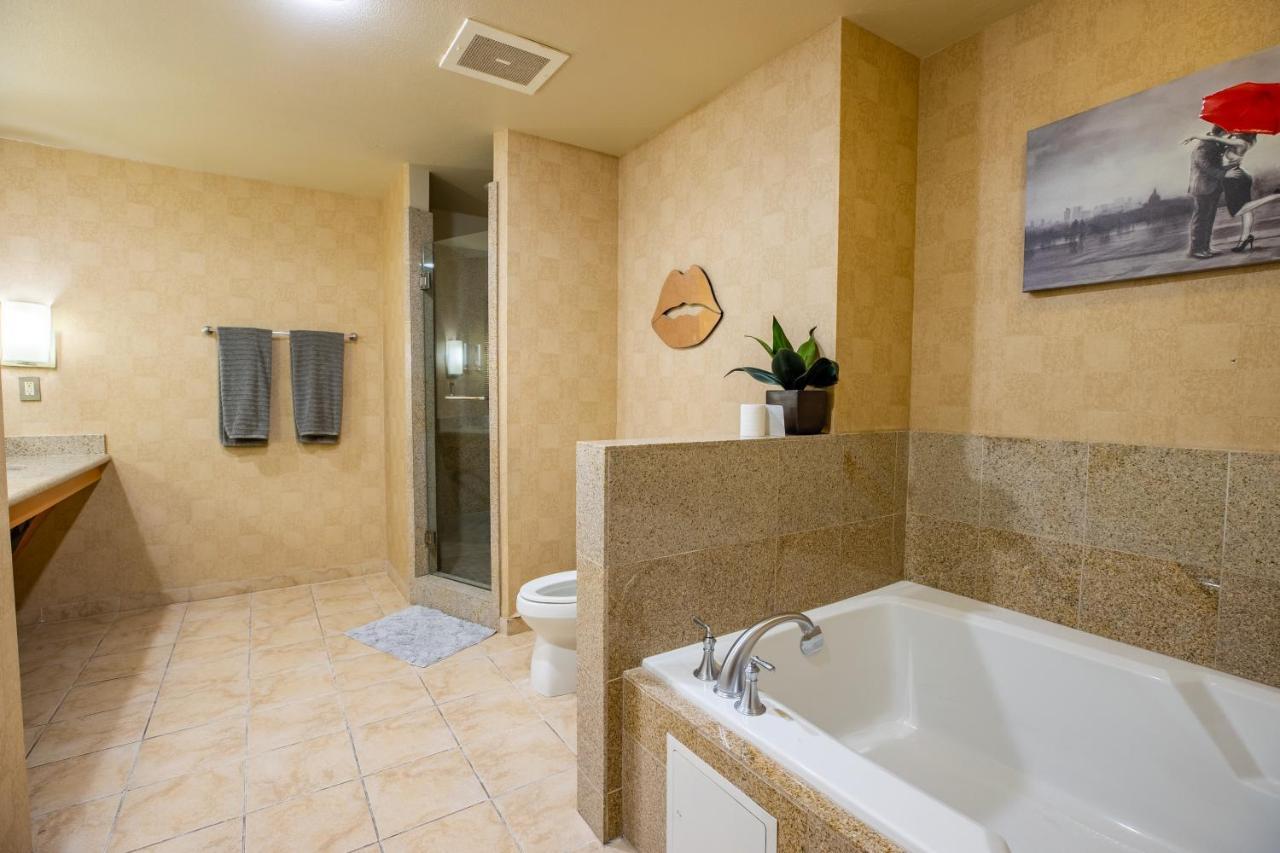 2100 Sqft Penthouse W/ Strip Views! Pool Gym * Las Vegas