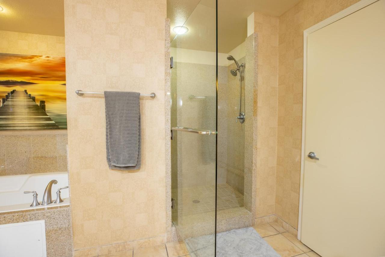 2100 Sqft Penthouse W/ Strip Views! Pool Gym Apartahotel Las Vegas