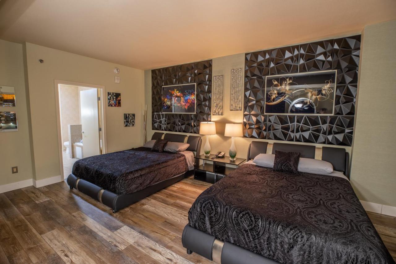 2100 Sqft Penthouse W/ Strip Views! Pool Gym