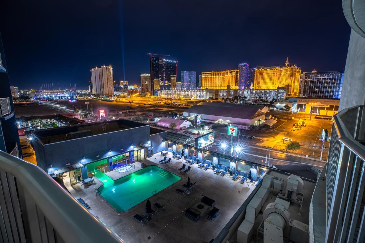 2100 Sqft Penthouse W/ Strip Views! Pool Gym