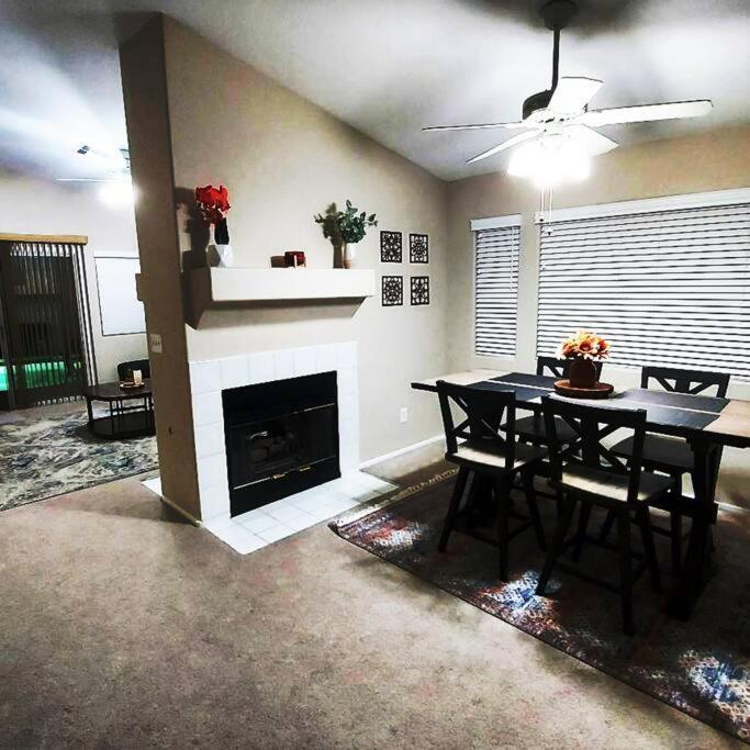 New Beautifully Remodeled In Vegas Сasa de vacaciones *