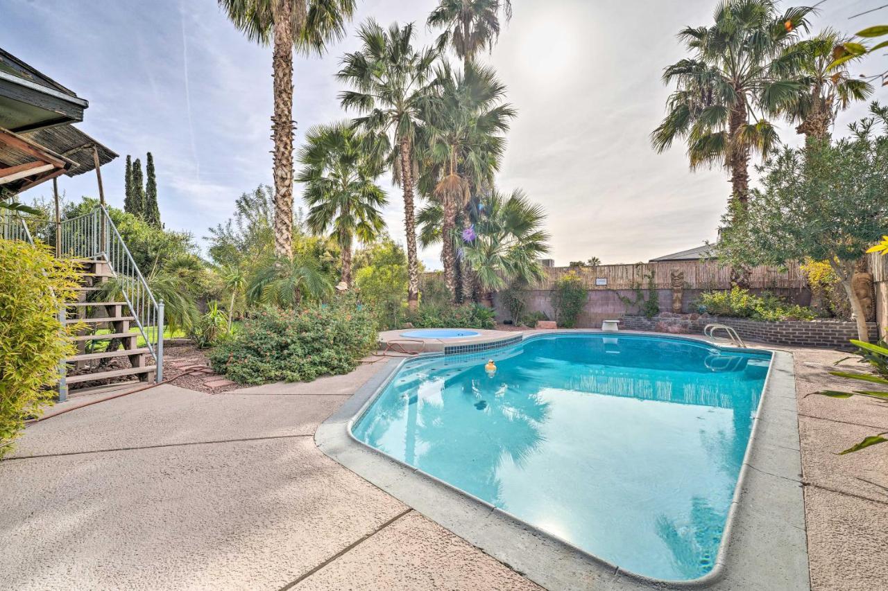 Vegas Oasis With Pool And 7 Miles To Strip