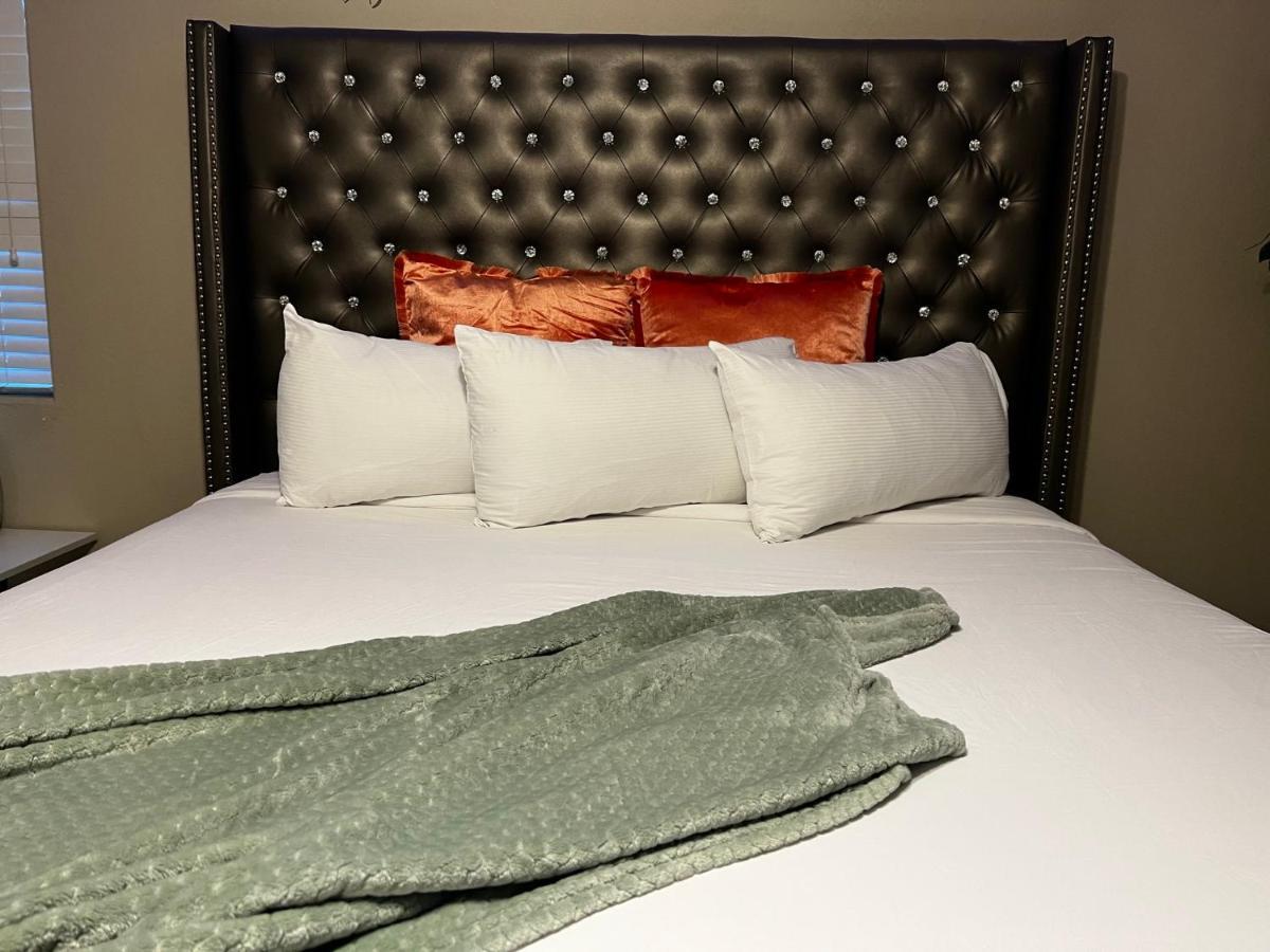 Spacious, Chic 3bd, Sleeps 8 Convenient To Everything Habitación en casa particular Las Vegas