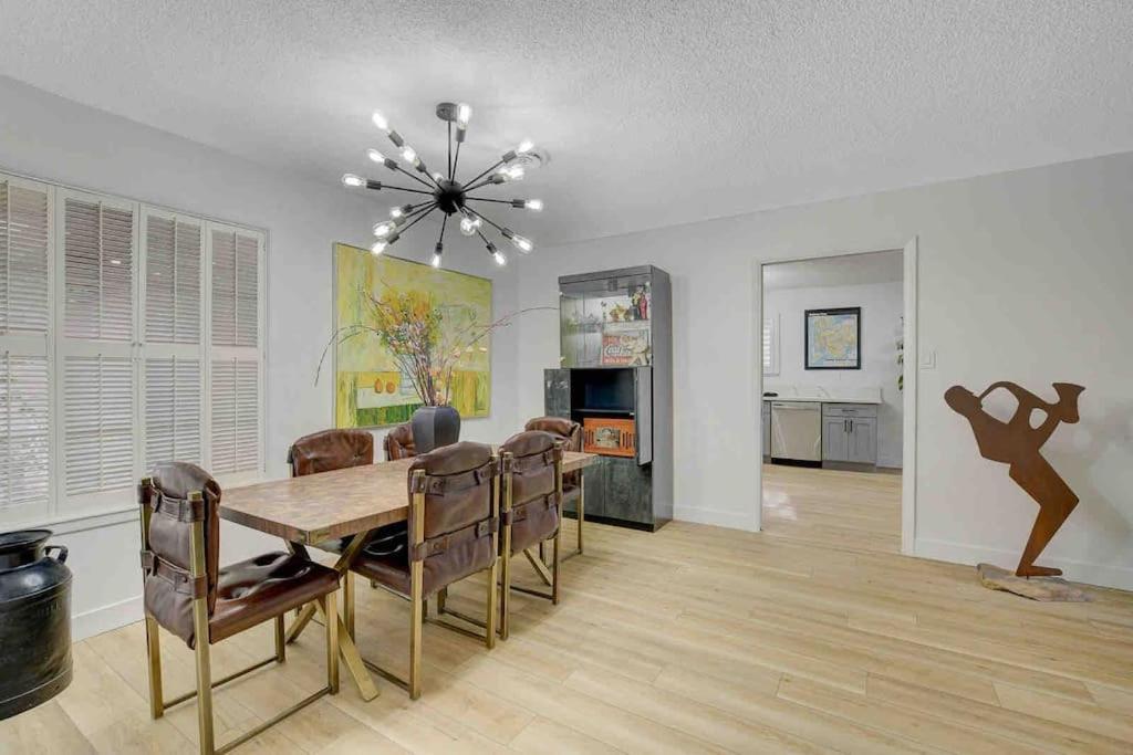 Сasa de vacaciones Style 4 Bedroom House With Pool Minutes From Strip