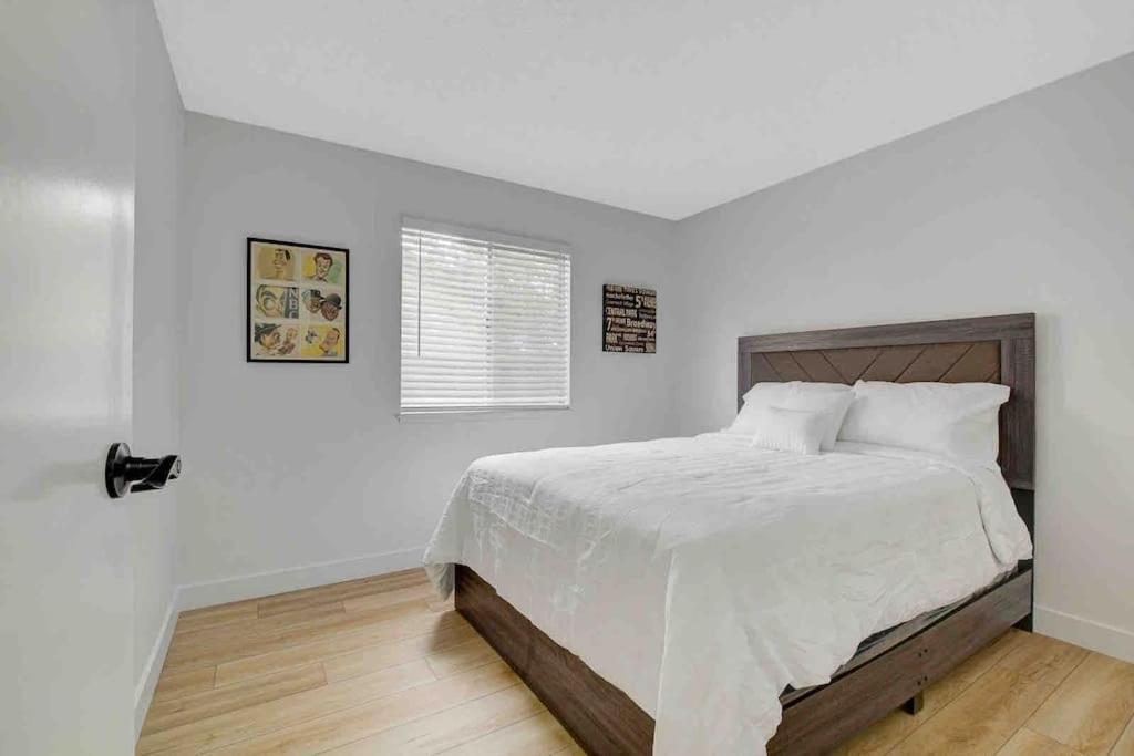 Style 4 Bedroom House With Pool Minutes From Strip Сasa de vacaciones Las Vegas