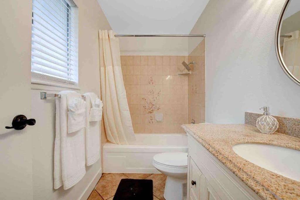 Style 4 Bedroom House With Pool Minutes From Strip Сasa de vacaciones Las Vegas