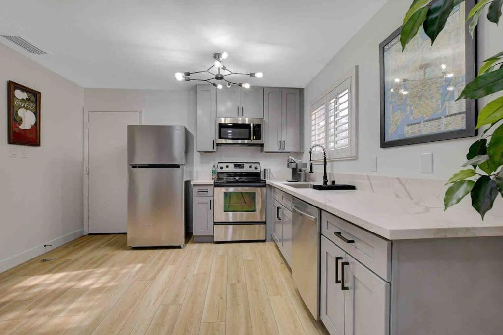 Style 4 Bedroom House With Pool Minutes From Strip Las Vegas