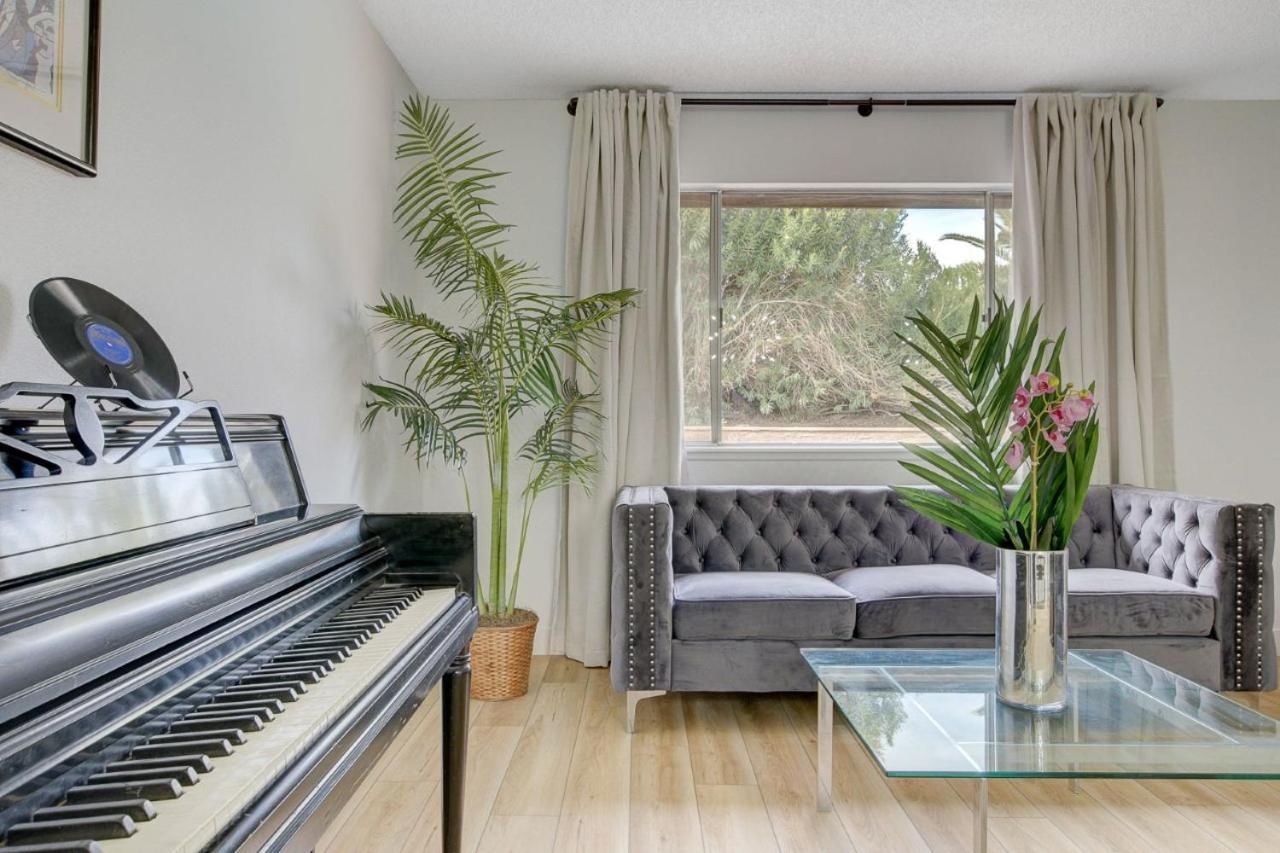 Style 4 Bedroom House With Pool Minutes From Strip *