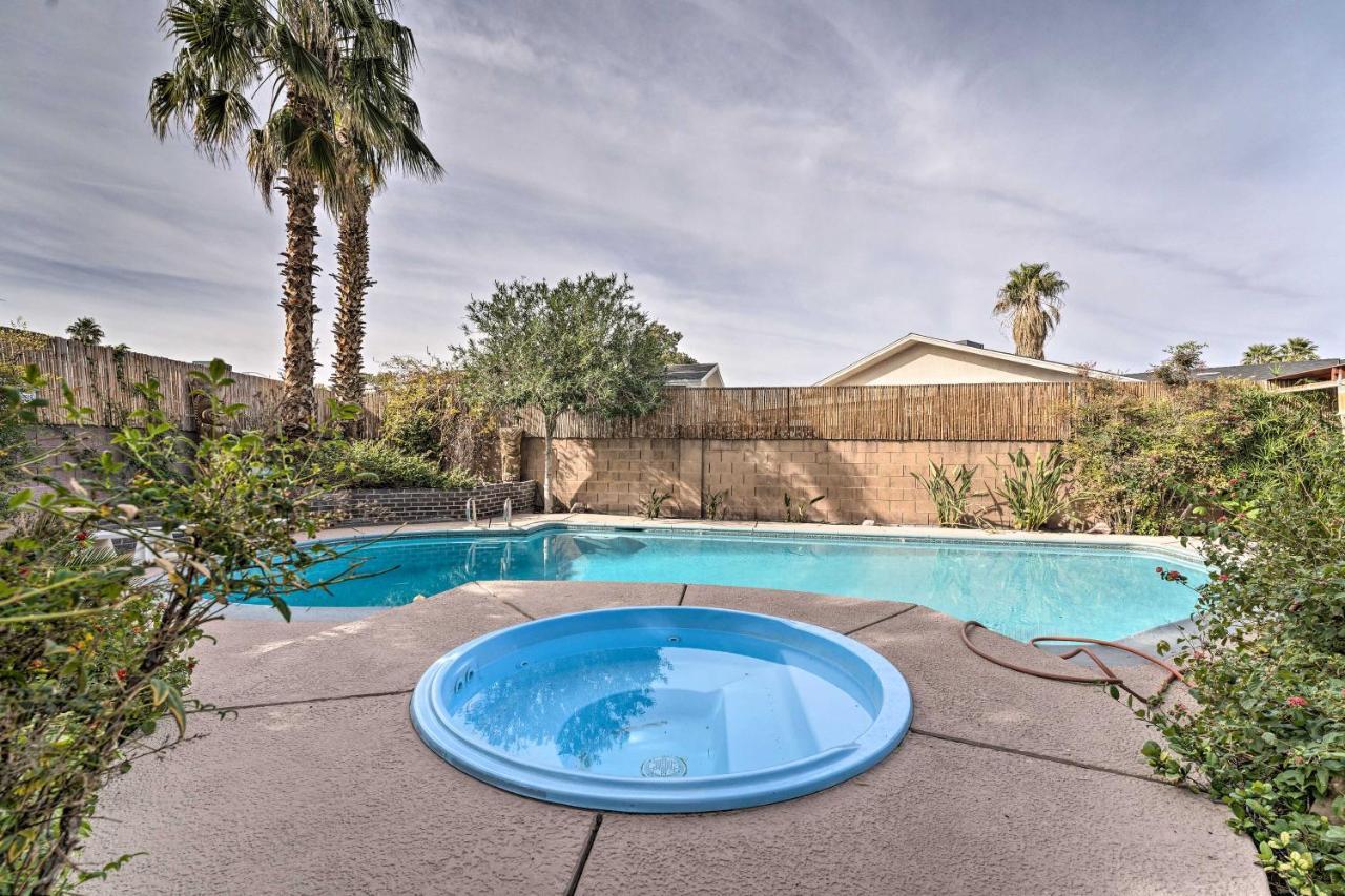 Vegas Oasis With Pool And 7 Miles To Strip Сasa de vacaciones Las Vegas