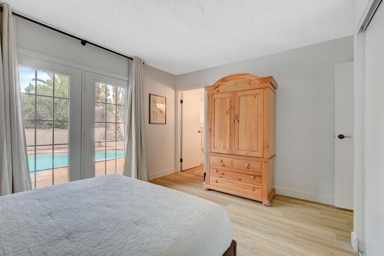 Style 4 Bedroom House With Pool Minutes From Strip