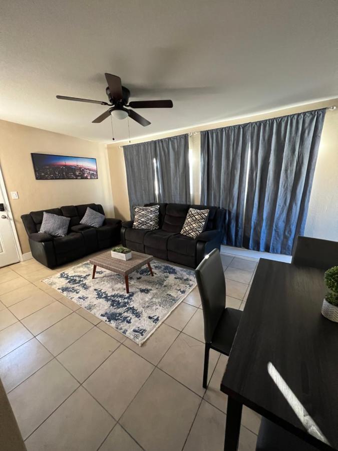 3 Bedroom Flat W/ Private Yard *