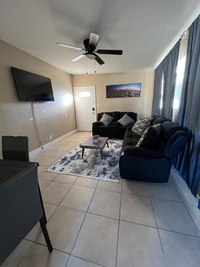 3 Bedroom Flat W/ Private Yard Apartamento