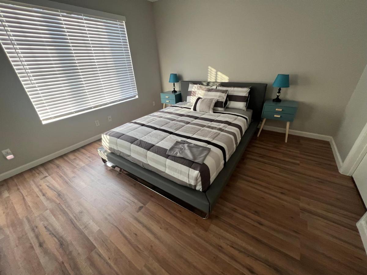 Large Pool & Patio Cozy Single Story Family House Las Vegas