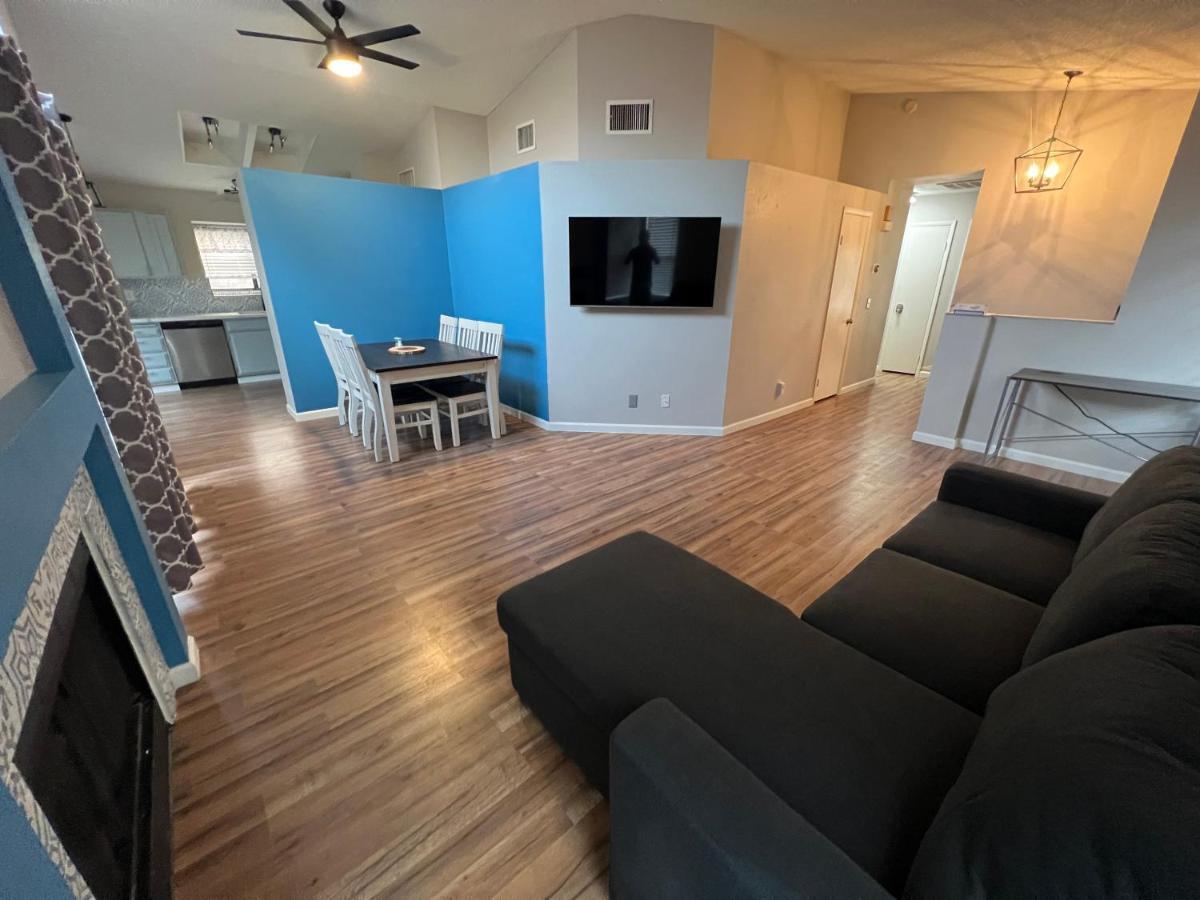 Large Pool & Patio Cozy Single Story Family House *