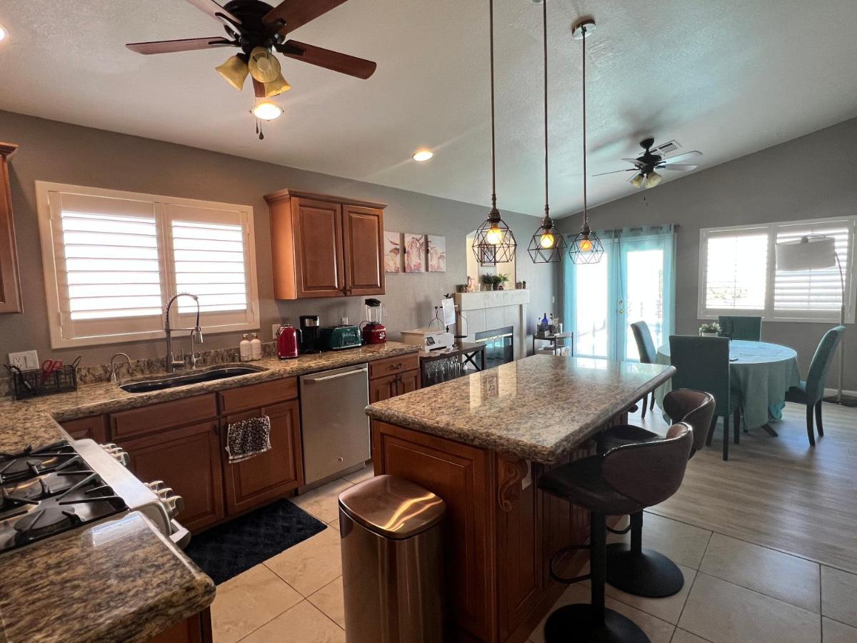 Amazing Pool And Jaccuzi 3 Bedroom In Heart Of Lv *