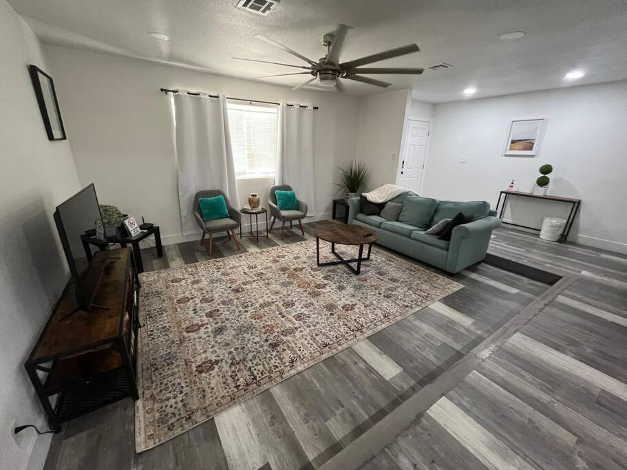 3bedroom 2bath 15 Min To Strip 10 Downtown