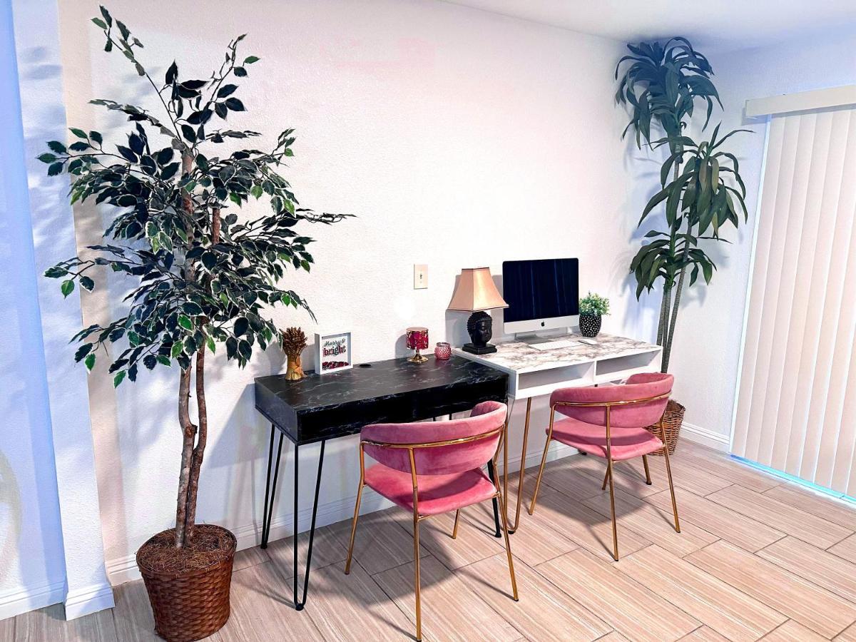 5 Mins To Vegas Strip, Casinos, Conventions, F1, Free Fast Wifi, 5 Roku Tvs, Massage Chair