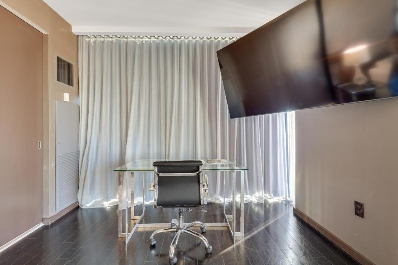 Apartahotel Vegas Palms High 52nd Fl. 1bdr Corner Penthouse 1220sqft
