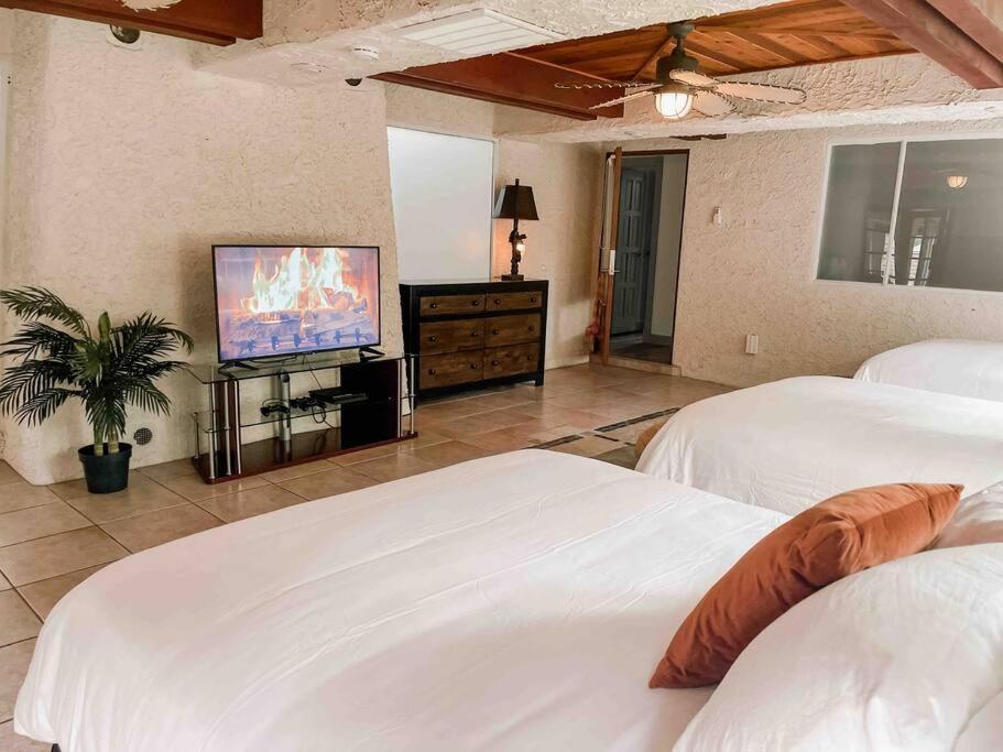 *entertainment Villa* 5min To Strip Optional Heated Pool Jacuzzi! Las Vegas