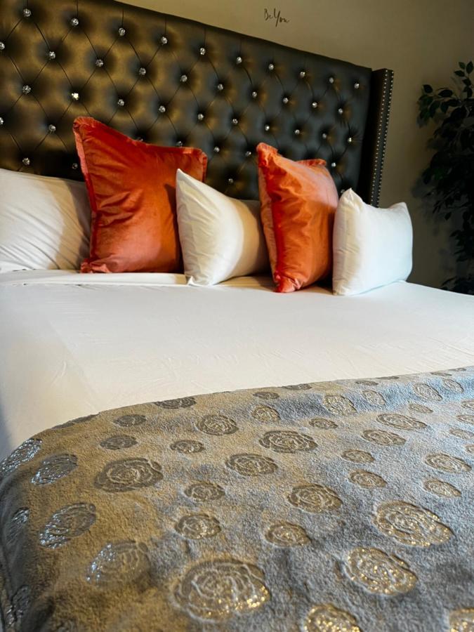 Spacious, Chic 3bd, Sleeps 8 Convenient To Everything Habitación en casa particular *