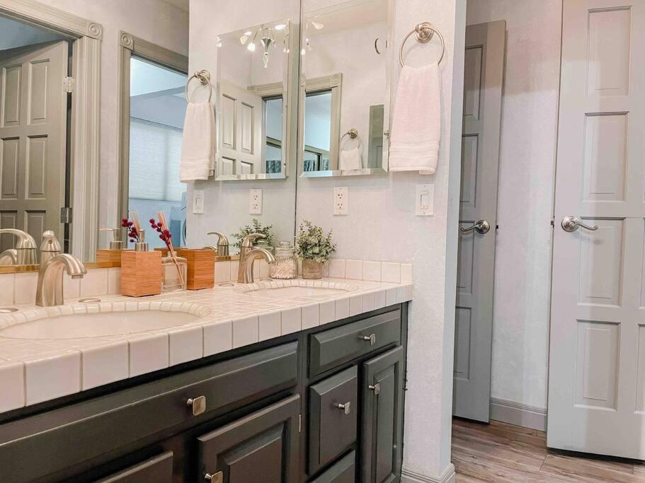 Villa *entertainment Villa* 5min To Strip Optional Heated Pool Jacuzzi! *