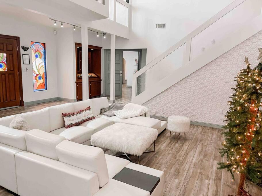 Villa *entertainment Villa* 5min To Strip Optional Heated Pool Jacuzzi!