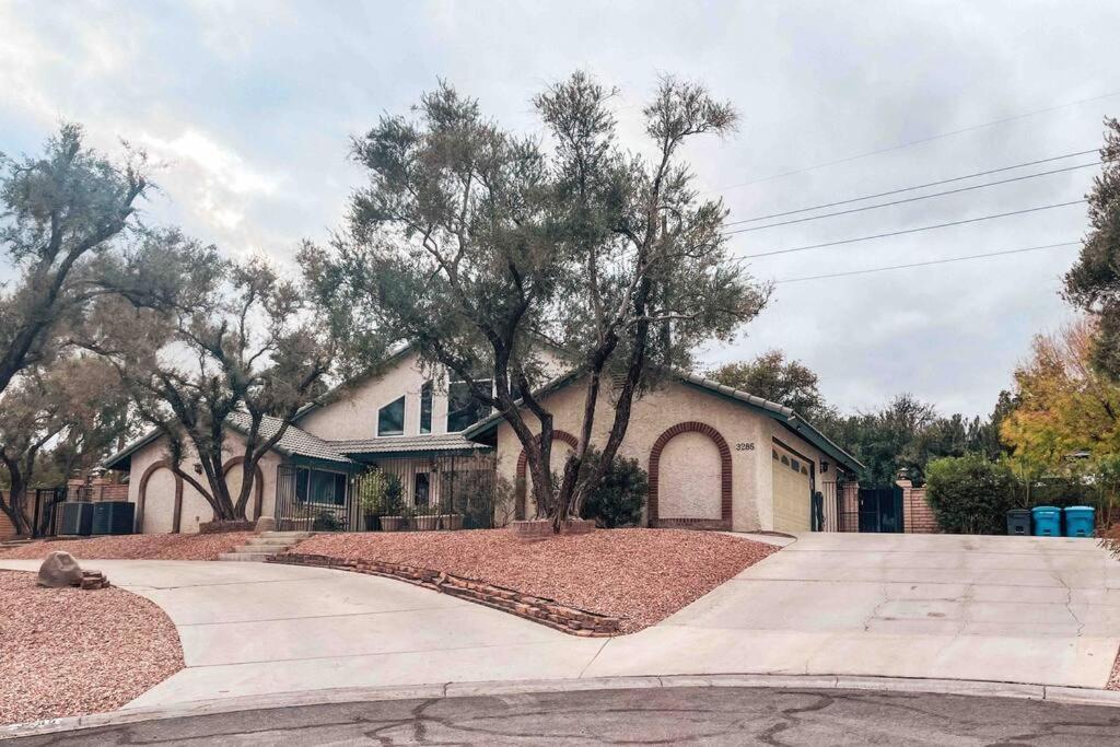 Villa *entertainment Villa* 5min To Strip Optional Heated Pool Jacuzzi!